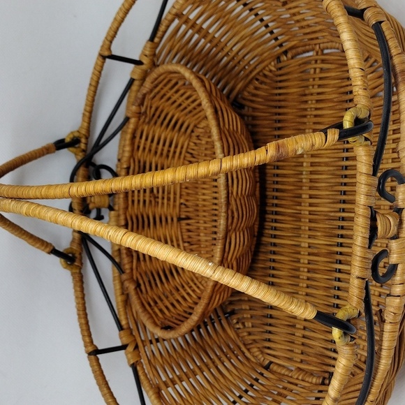Casual Home by Princess House Oval Rattan and Black‎ Metal Serving Basket - Picture 3 of 10